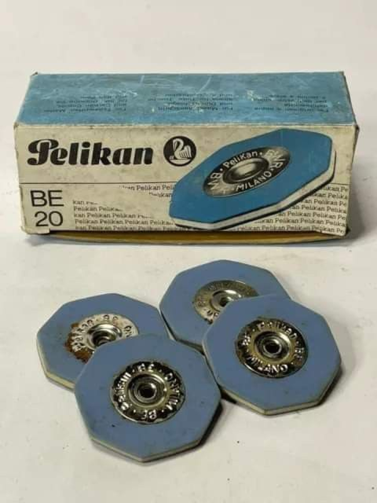 Le gomme Pelikan: un piccolo oggetto che sa di scuola e nostalgia - 