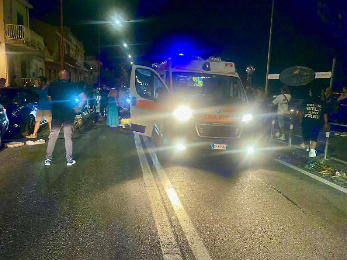 Scooter investe coppia sulla litoranea: 70enne ricoverato in codice rosso, moglie dimessa - 