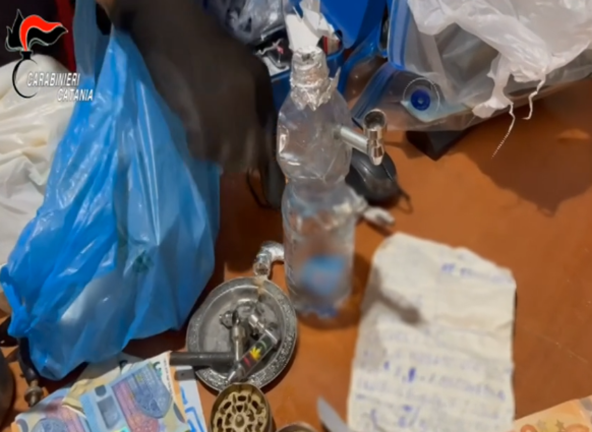 Carabinieri smantellano base di spaccio nel ramacchese: due arresti e sequestro di droghe, metadone e cartucce - 