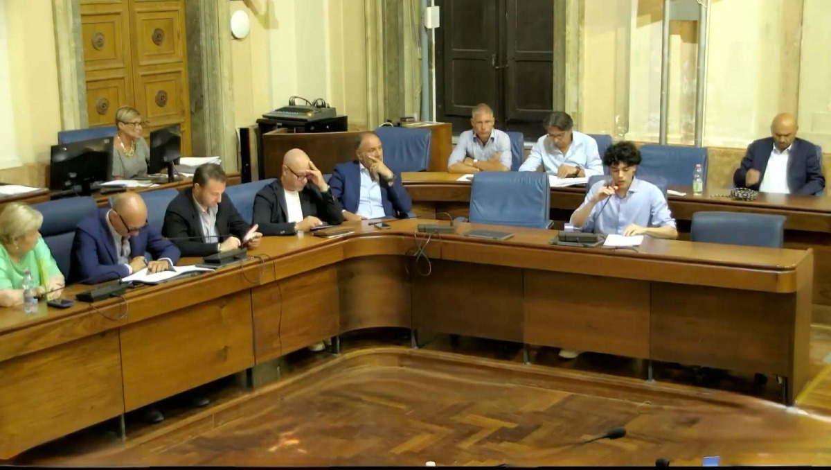 Caltanissetta, Consiglio comunale monotematico: ipotesi Policlinico, hub sanitario e misure per gli studenti - 