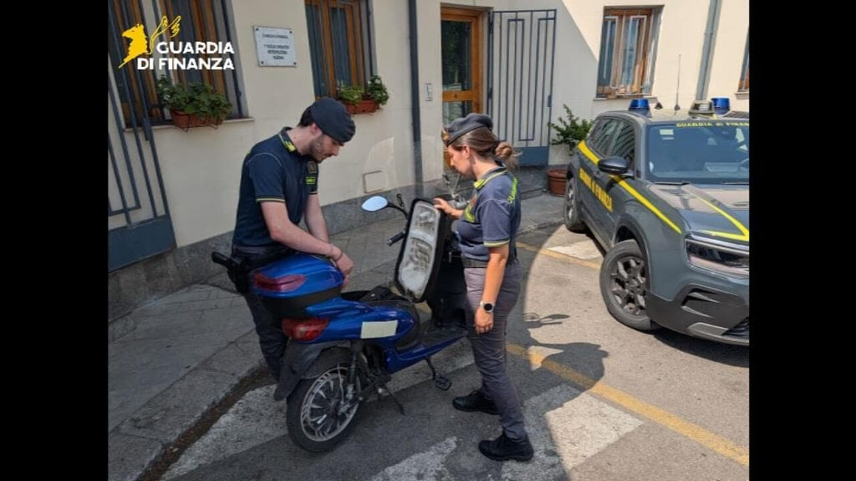 Sequestrati migliaia di e‑bike trasformate in scooter: indagato un imprenditore palermitano - 