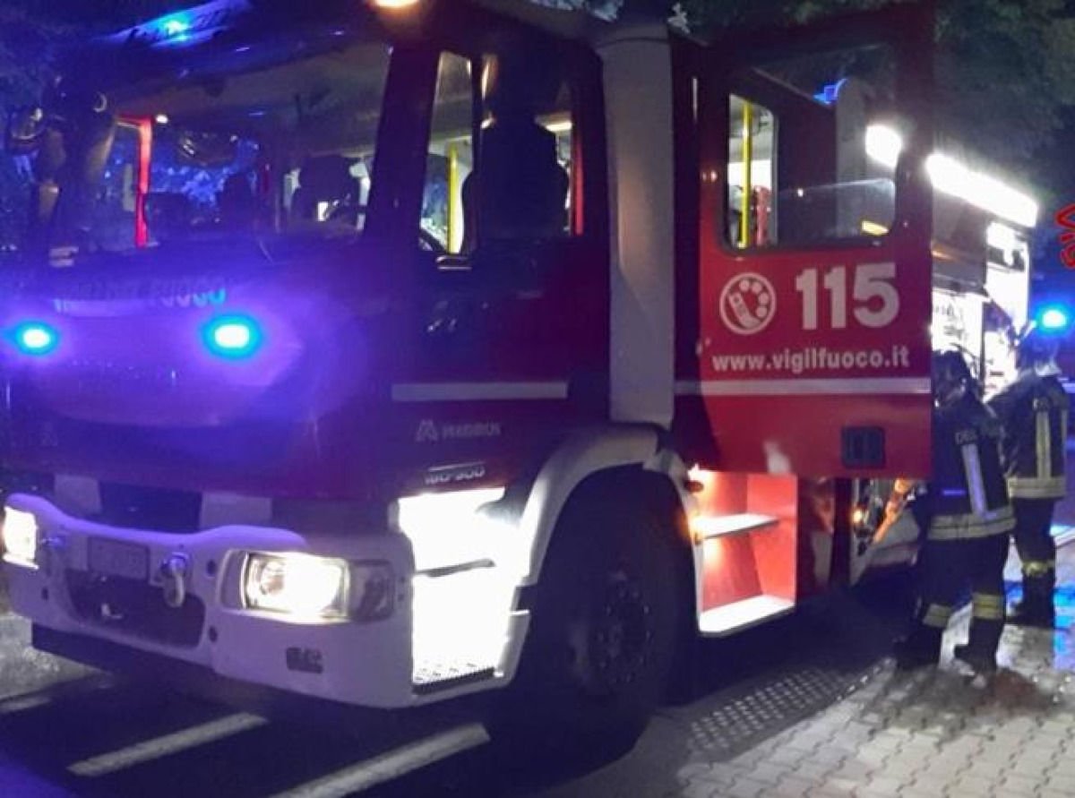 Scontro tra utilitaria e autobus dell'AST a Zafferana Etnea: tre feriti - 