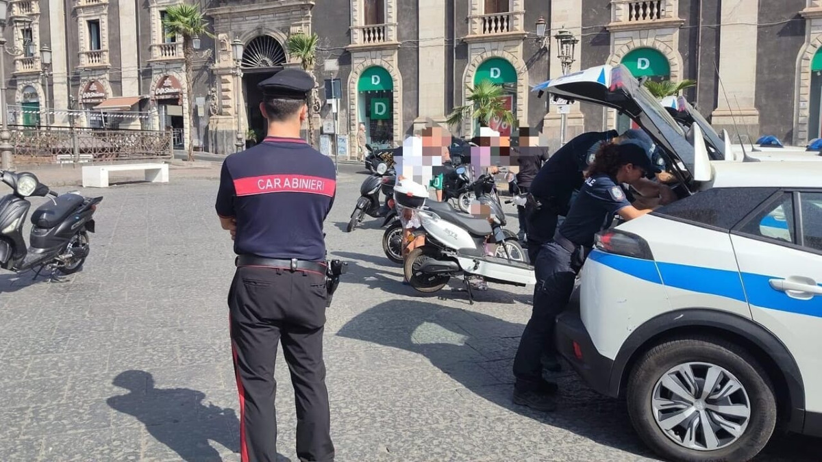 Sequestrate 12 bici elettriche modificate in centro storico durante controlli - 