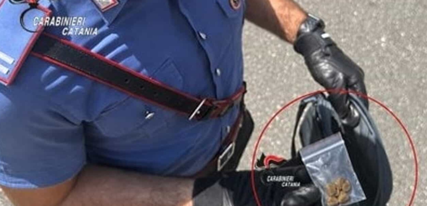 Crack nel borsello e marijuana in casa: padre e figlio denunciati a Belpasso - 
