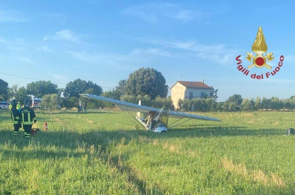 Arezzo, ultraleggero precipita a Castiglion Fiorentino: morto pilota - 
