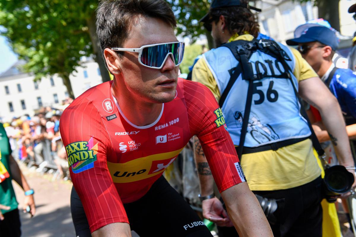 Tour de France, Waerenskjold vince allo sprint l'undicesima tappa e Pogacar resta in maglia gialla - 