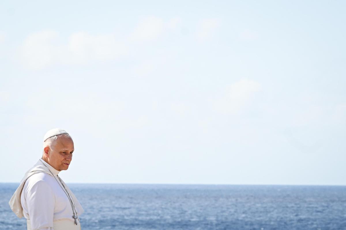 Papa Leone XIV varca la Porta d'Europa a Lampedusa: "Più delle parole contano i gesti, mondo sia più umano" - 