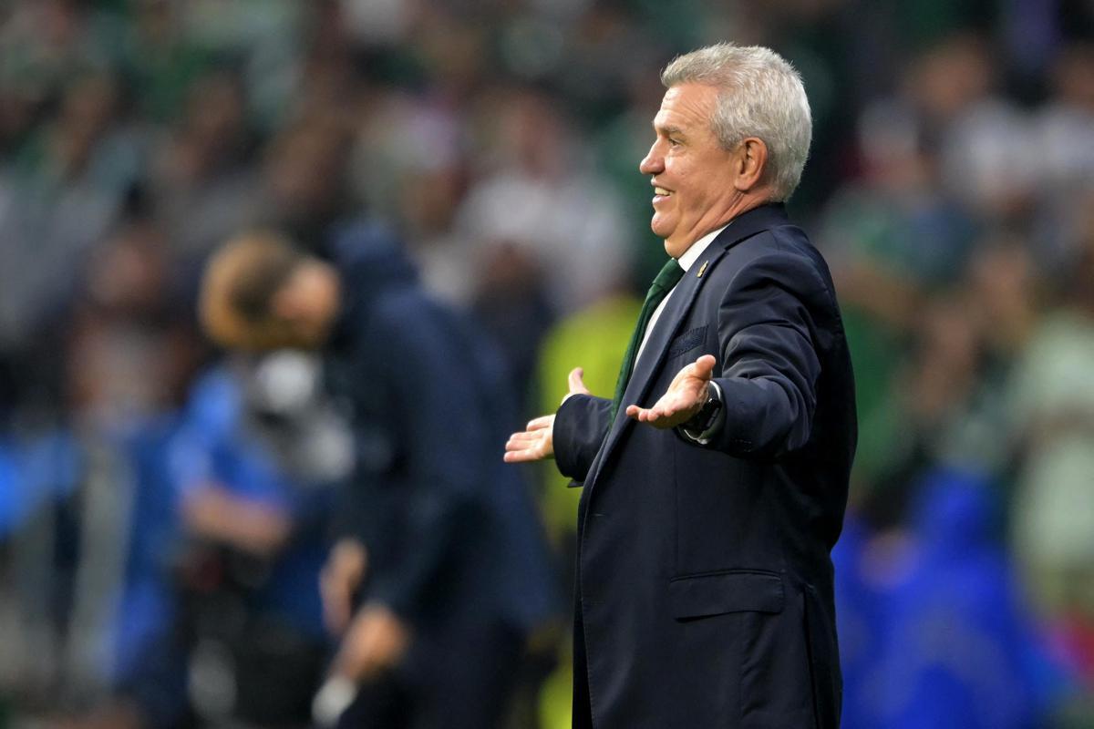 Mondiali, Aguirre scherza e insulta Gordon in Messico-Inghilterra - Video - 