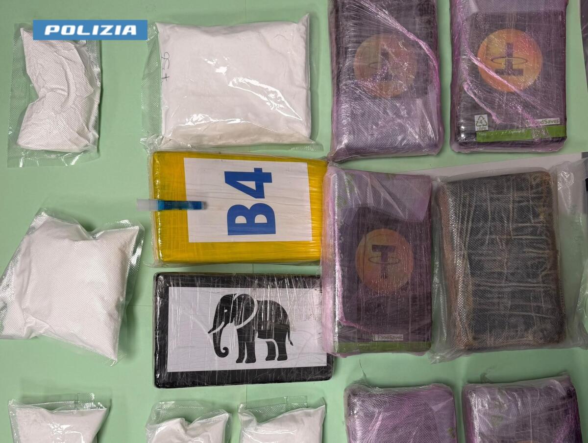 Palermo, auto in fuga si schianta sulla circonvallazione: recuperati 12 kg di cocaina - 