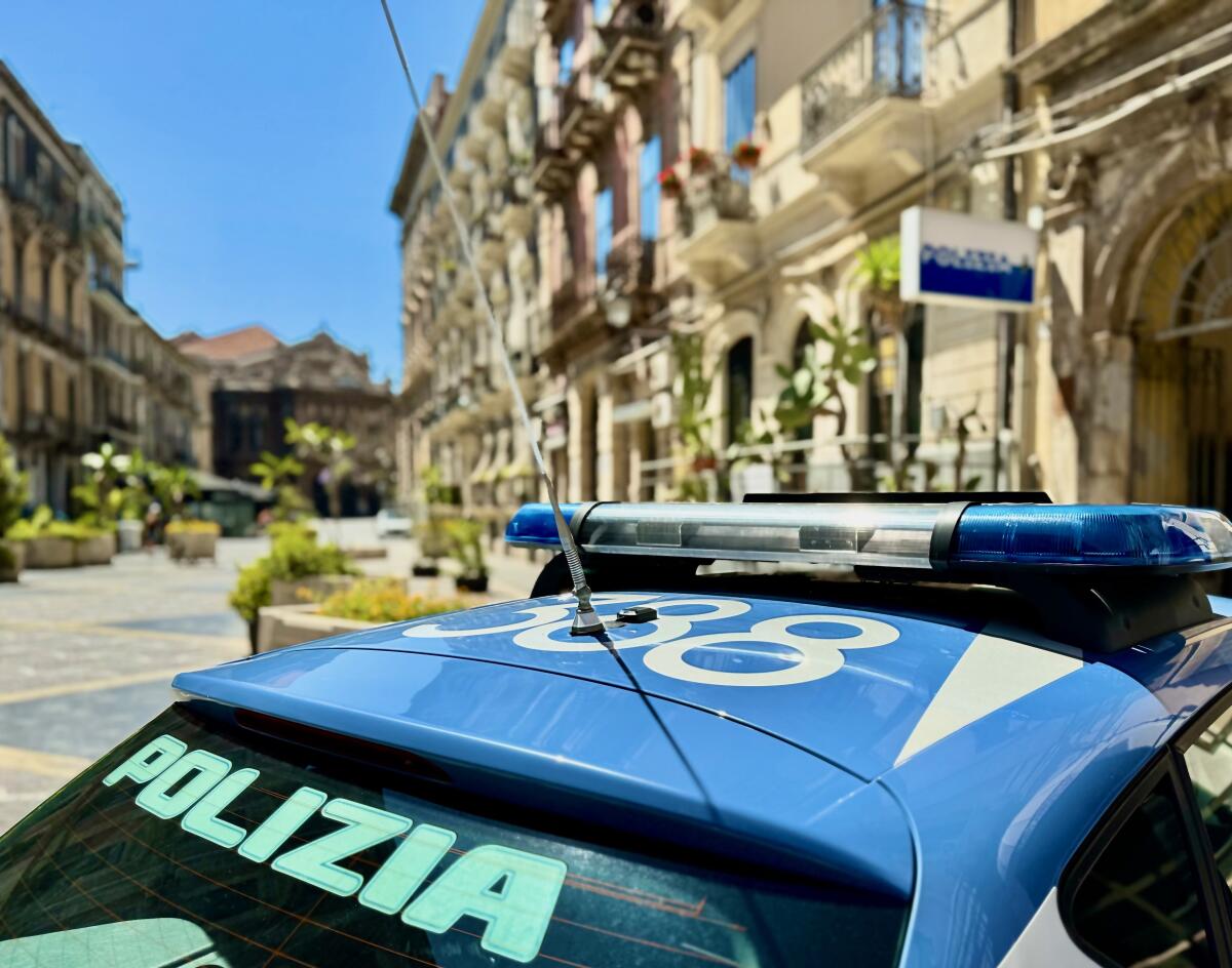 Catania: evade dagli arresti domiciliari per comprare sigarette, arrestato 48enne - 