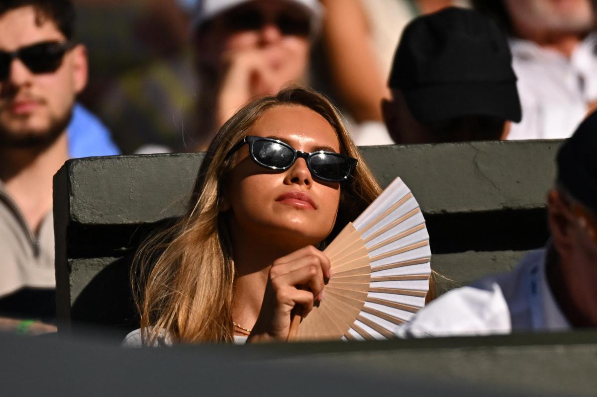 Laila Hasanovic esulta e abbraccia Sinner, festa tra fidanzati a Wimbledon - 