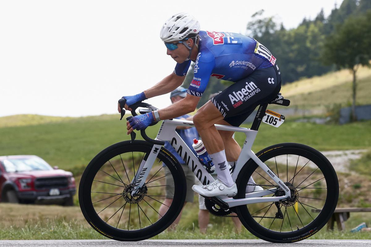 Tour de France, Philipsen vince la 17/a tappa a Pogacar sempre in maglia gialla - 