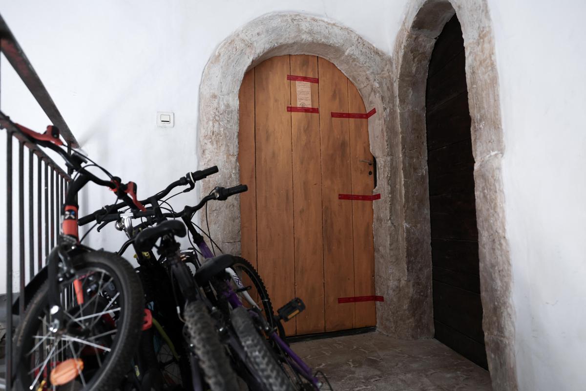 Orrore in Francia, corpi di cinque neonati ritrovati nella casa di una coppia a Orange - 