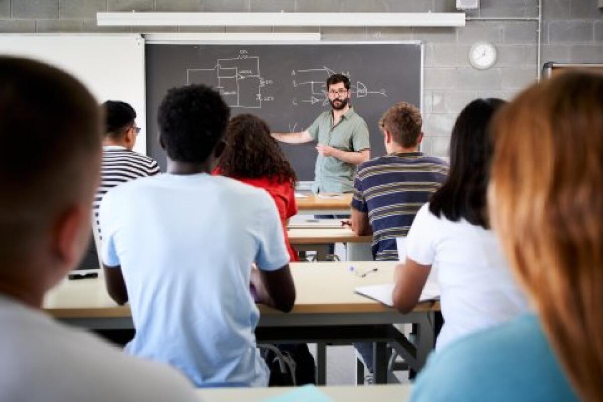 Pubblicati i bandi per Scienze della Formazione primaria e Professioni Sanitarie: scadenze e date dei test - 