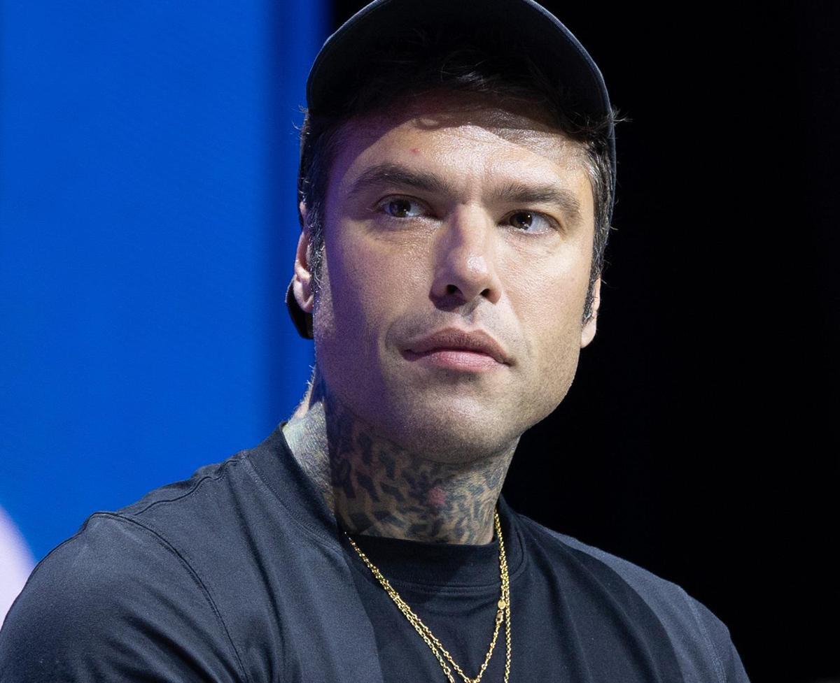 Fedez in pronto soccorso a Milano, rapper arrivato in ambulanza - 