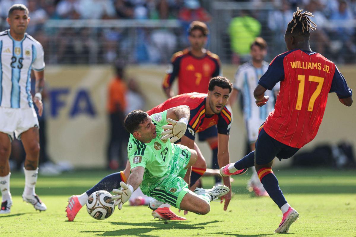 Spagna-Argentina, gol annullato a Nico Williams e proteste in finale Mondiali - 