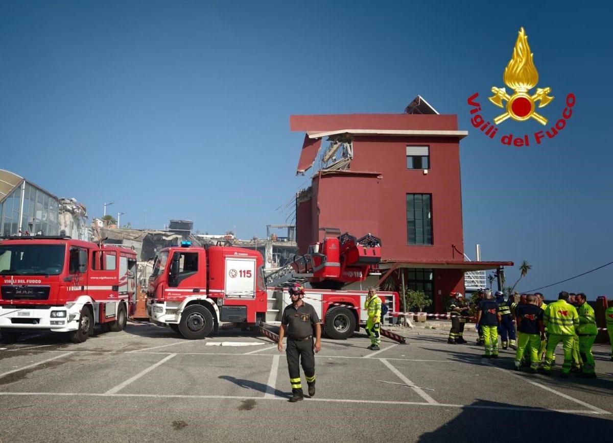 Paura a Messina, crolla edificio: vigili del fuoco cercano sei dispersi, una famiglia sotto le macerie - 