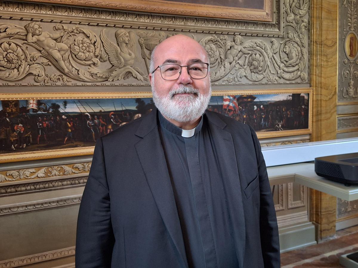 Salute, Angelelli (Cei): "Social e Ai comportano rischio danni mentali per i giovani" - 