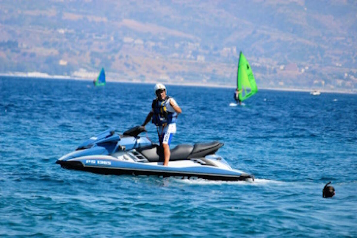 Estate Sicura 2026: la Polizia pattuglia Taormina e Giardini Naxos a bordo di acquascooter - 