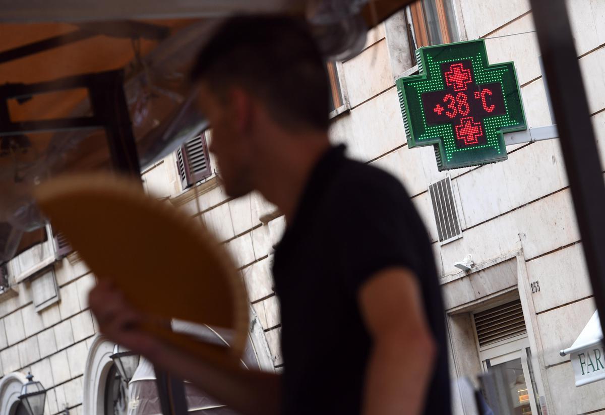 Caldo record verso il picco, terza ondata tra temporali al Nord e oltre 40°C al Sud: previsioni meteo - 