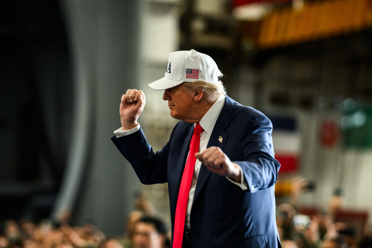 Dichiarazione 2025 di Trump: oltre 500 milioni in criptovalute, 635 milioni in royalties e movimenti azionari - 