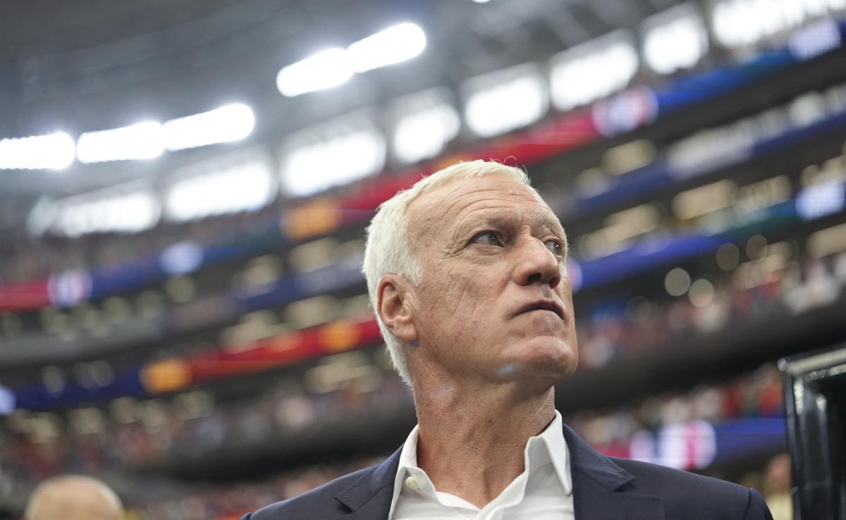 Francia, Deschamps (al capolinea) attacca l'arbitro: "È al livello di una semifinale dei Mondiali?" - 