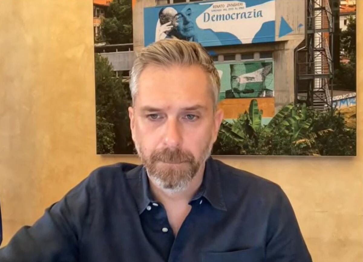 Tempesta digitale su Matteo Lepore: migliaia di account fake, il sindaco sotto scorta annuncia denuncia alla Polizia postale - 