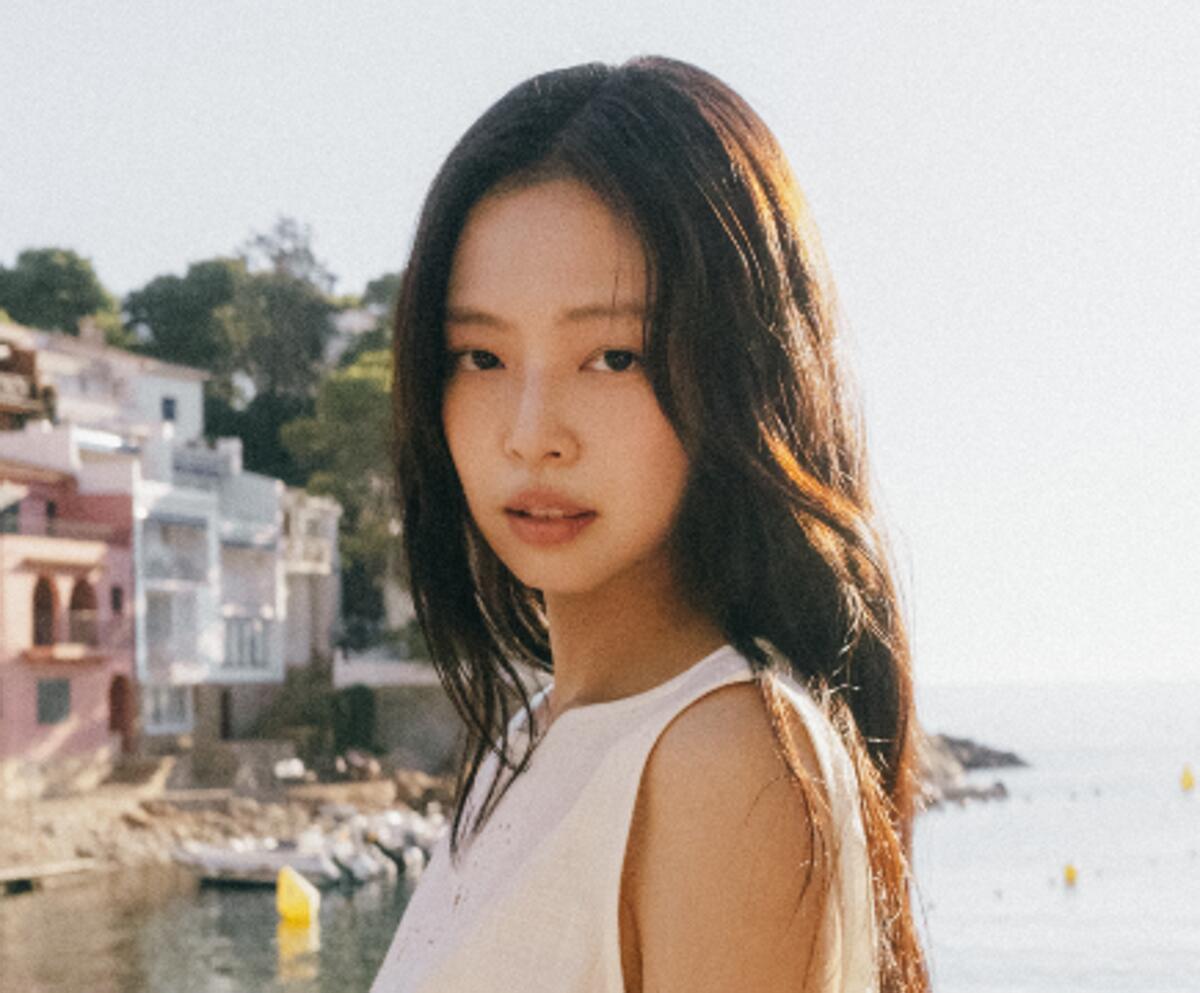 Jennie torna con il nuovo singolo 'Less Than a Lover': il racconto di un amore estivo - 