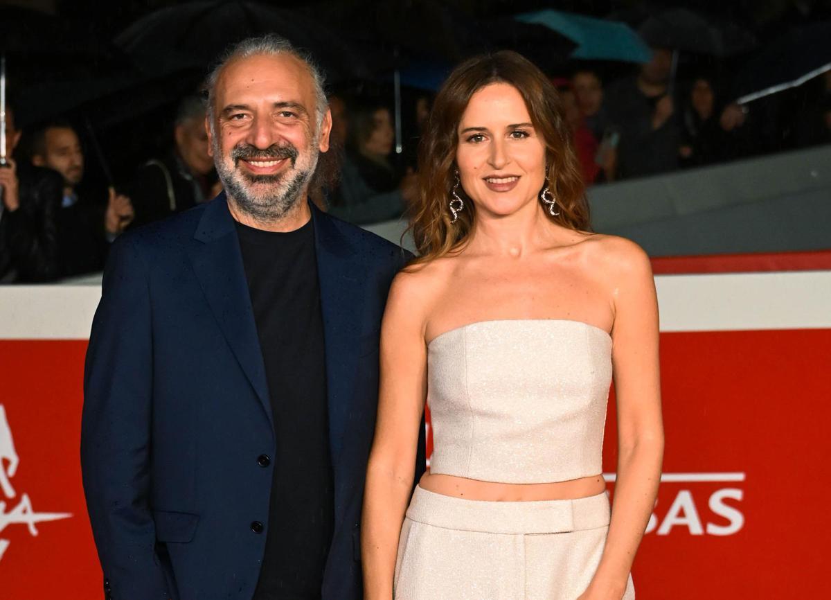 'Via dei Matti n.0' tornerà nel 2027, l'annuncio di Rai con Stefano Bollani e Valentina Cenni - 