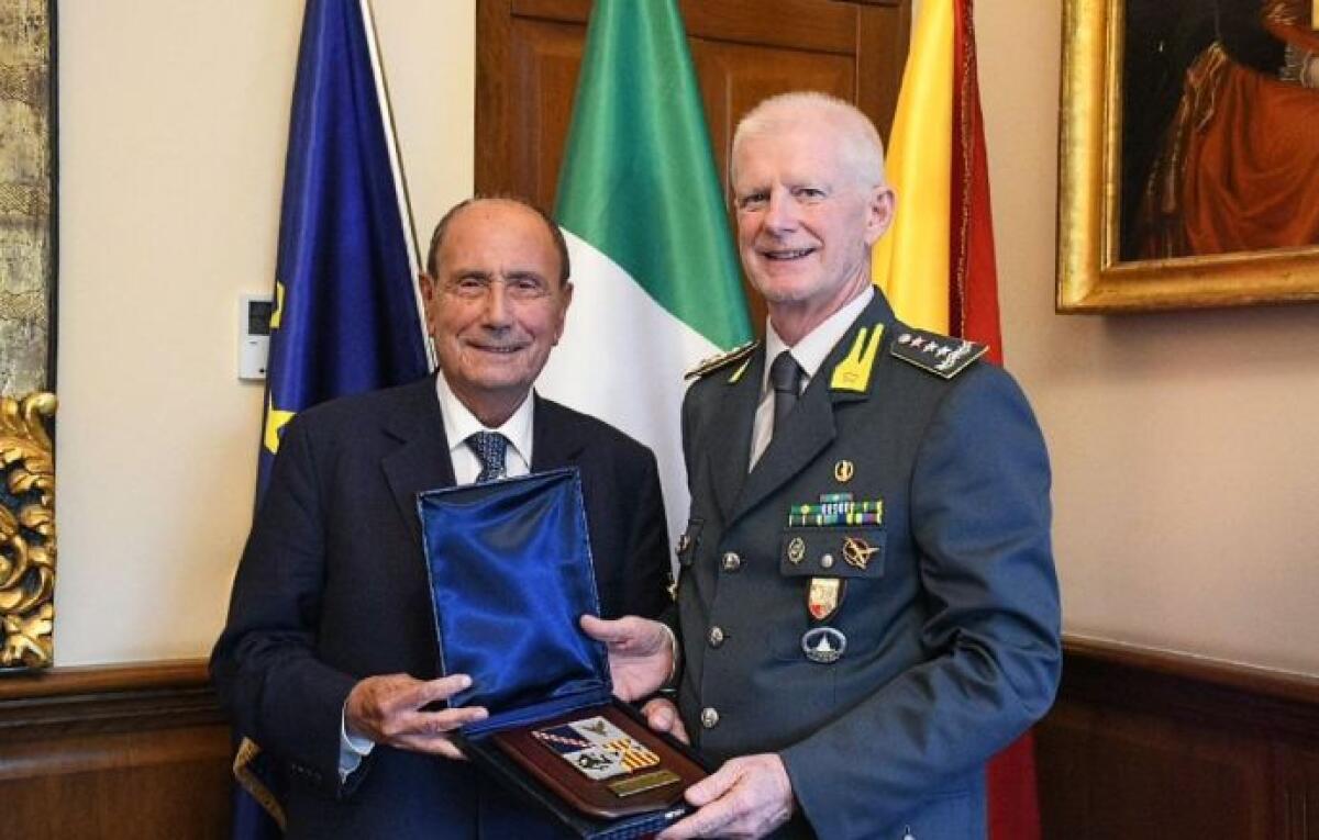 A Palazzo d'Orléans Schifani riceve il comandante interregionale della Guardia di Finanza - 