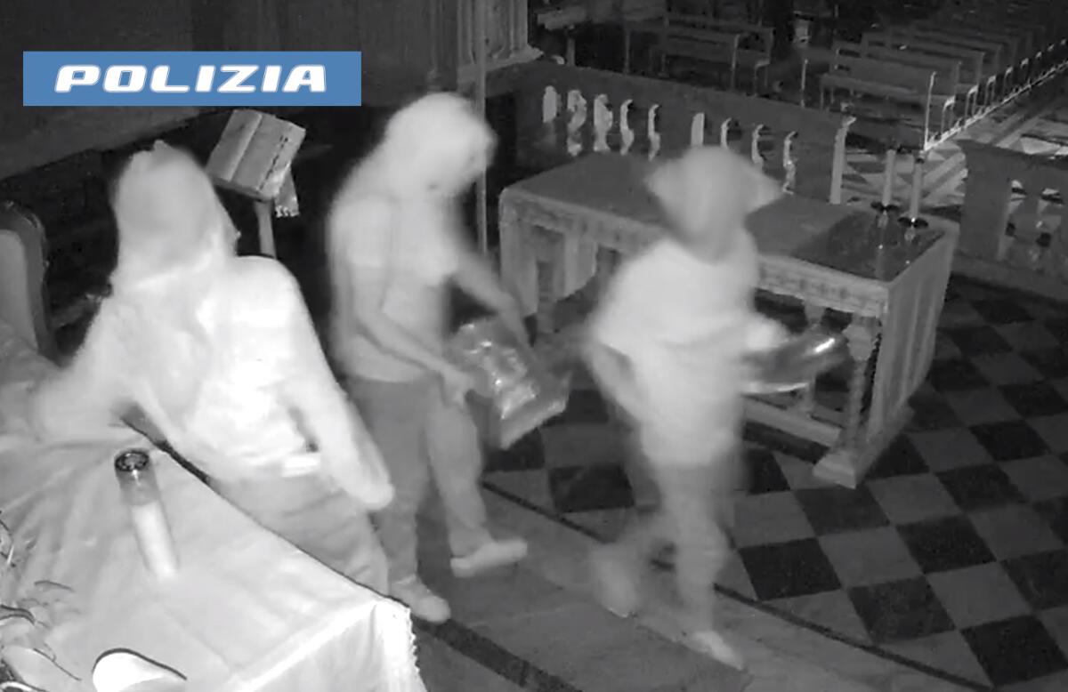 Furto in chiesa a San Cristoforo: coppia arrestata in flagranza, refurtiva e attrezzi recuperati - 