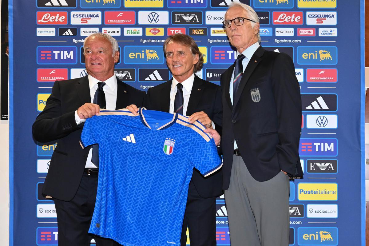 La Nazionale riparte dal tridente Malagò-Mancini-Ranieri: "Vogliamo vincere e riportare i giovani a vedere l'Italia ai Mondiali" - 