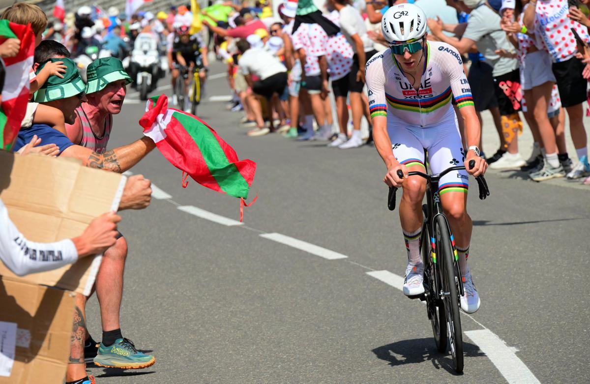 Tour de France, Pogacar domina la sesta tappa e riconquista la maglia gialla - 