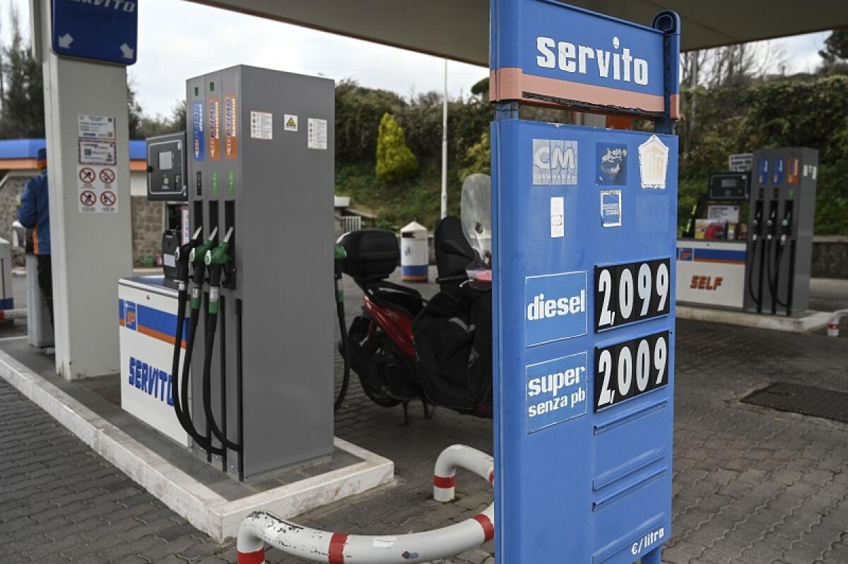 Giorgetti: sconto di 17 centesimi sul gasolio fino al 6 agosto, costo intorno a 125 milioni - 