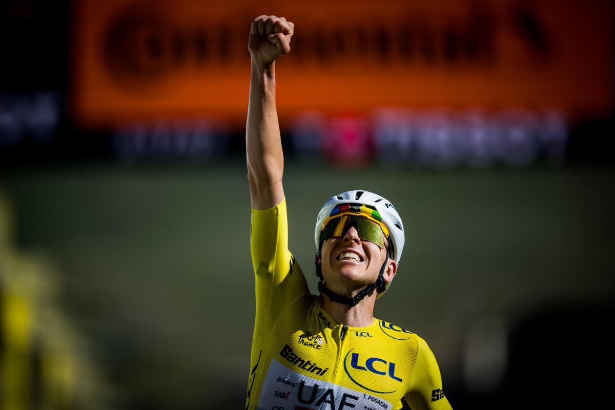 Tour de France, quinto trionfo di Pogacar. Ultima tappa a Van der Poel - 