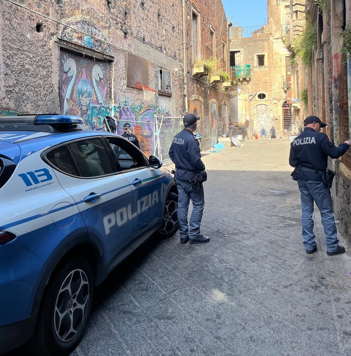 San Berillo, controlli di polizia: motorino rubato restituito, 117 identificazioni e denunciato un parcheggiatore - 