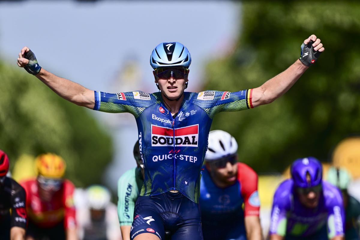 Tour de France, Merlier vince allo sprint la 12/a tappa e Pogacar resta in giallo - 