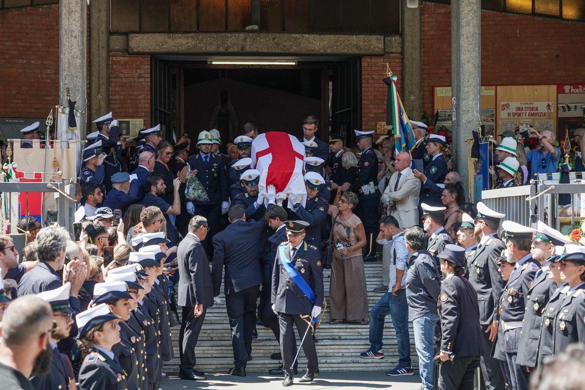 Francesco Imprezzabile, l'ultimo saluto tra 'Ciao Francy' e Hallelujah - Video - 
