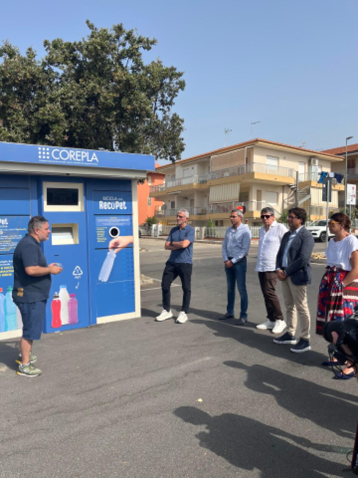 Ragusa attiva 10 ecocompattatori per bottiglie in PET: punti, premi e raccolta RecoPet - 