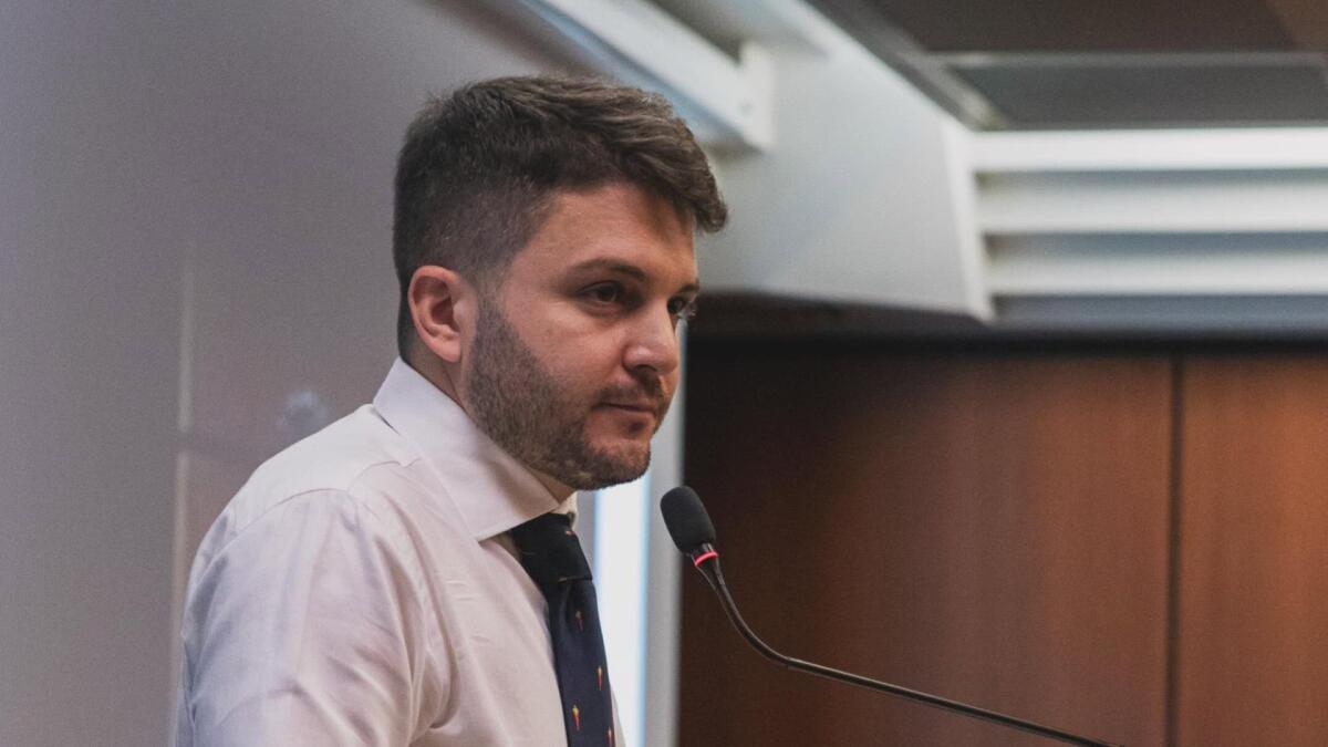 Campania approva la mozione: assorbenti gratuiti nelle scuole, scatta il dibattito sulla provocazione di un consigliere - 
