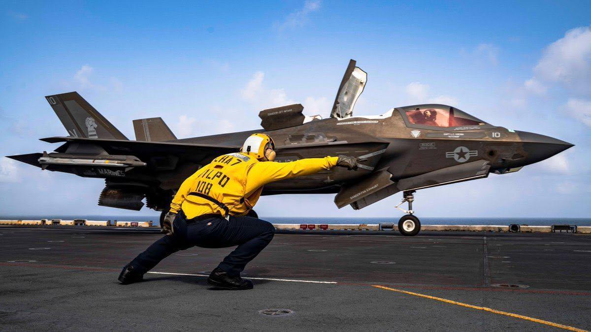 Iran, nuova ondata di raid Usa: 7 morti. Pasdaran attaccano base americana in Siria e Kuwait - Diretta - 