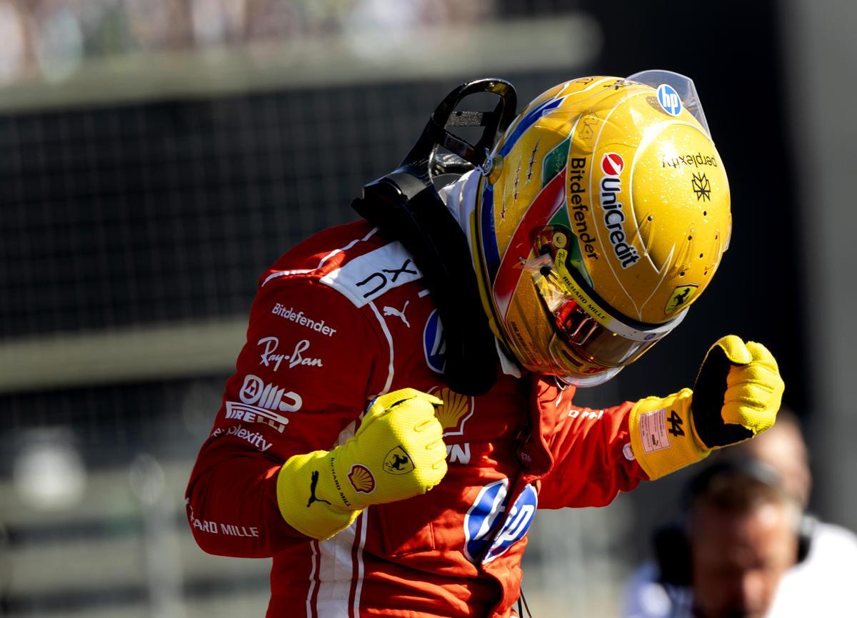 Gp Silverstone, Hamilton conquista pole position per gara sprint - 