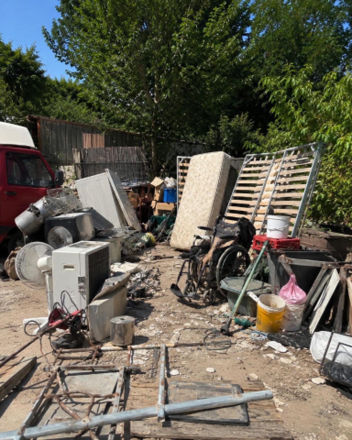 Ragusa: scoperta discarica abusiva di 500 m² in centro, denunciato il responsabile - 