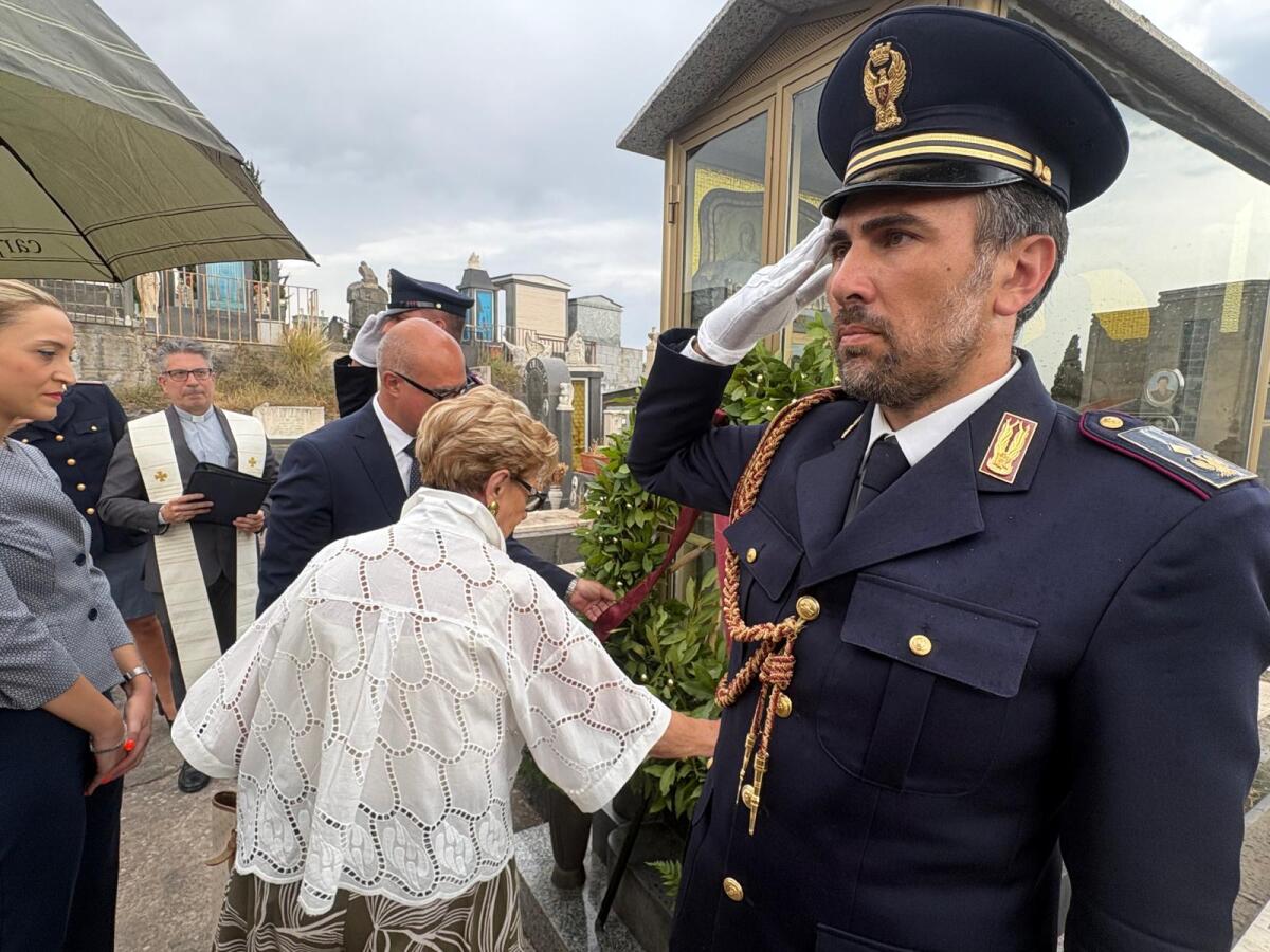 Catania ricorda Montana e Lizzio: corone del Capo della Polizia e messa al cimitero - 