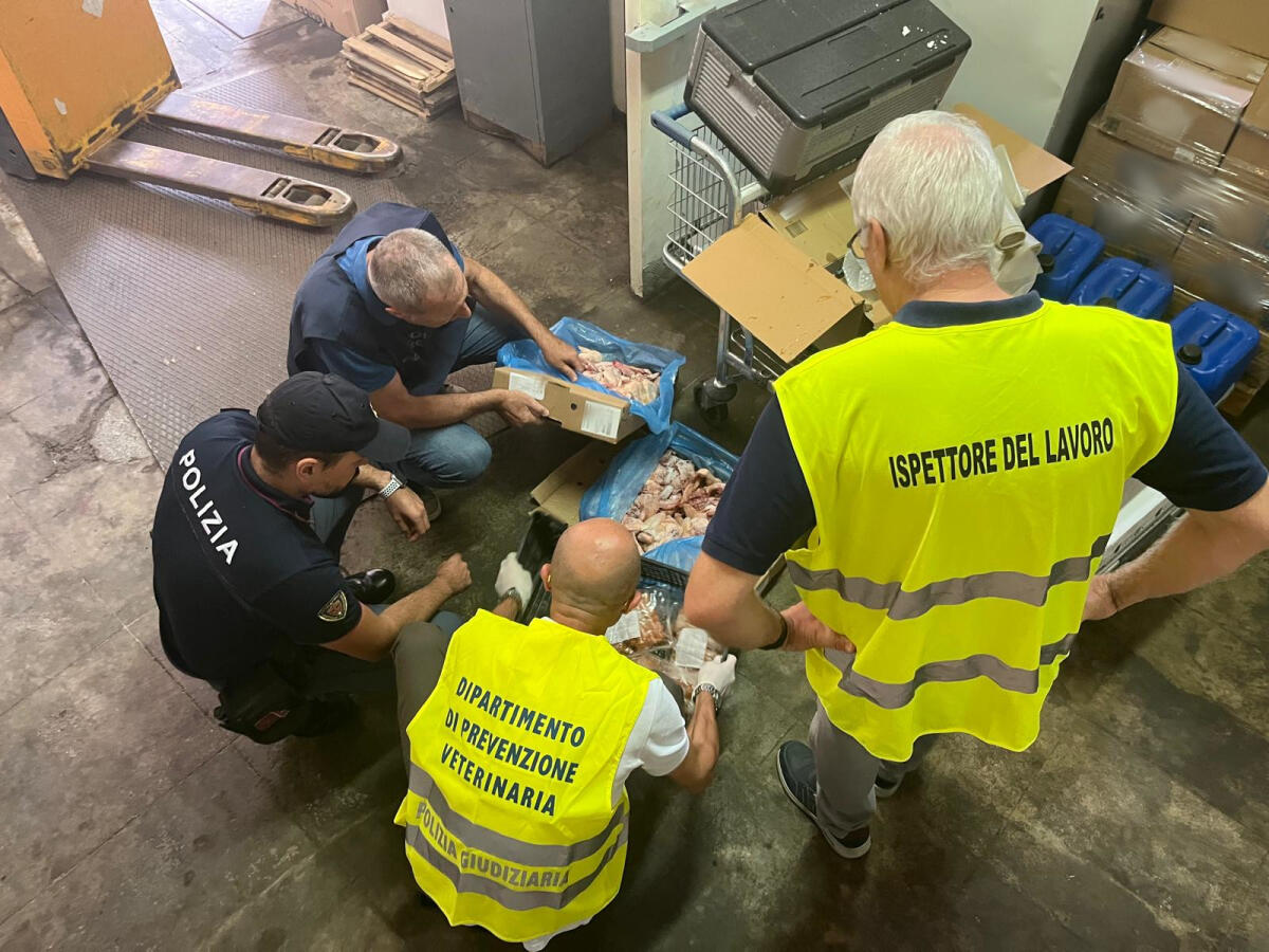 Sicurezza alimentare a Catania: task force della Polizia chiude azienda, sequestri e maxi sanzioni agli ambulanti - 