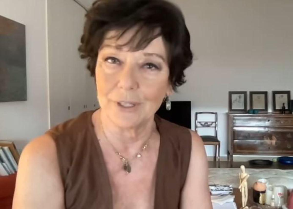 Monica Guerritore, la confessione: "Ho finito oggi la chemio, l'amore è tutto in questi momenti" - 