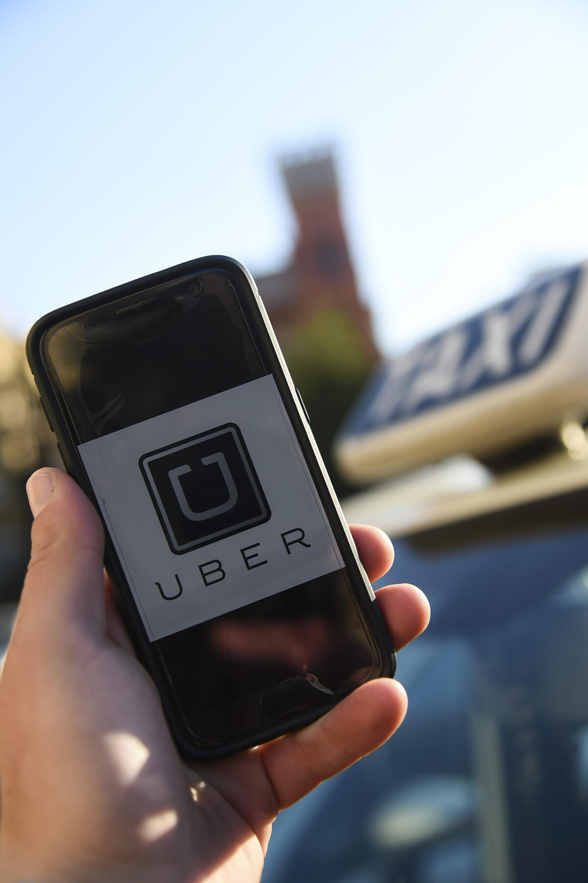 Uber lancia 'Comfort' in Italia: più economico di Black ma spesso più caro dei taxi - 
