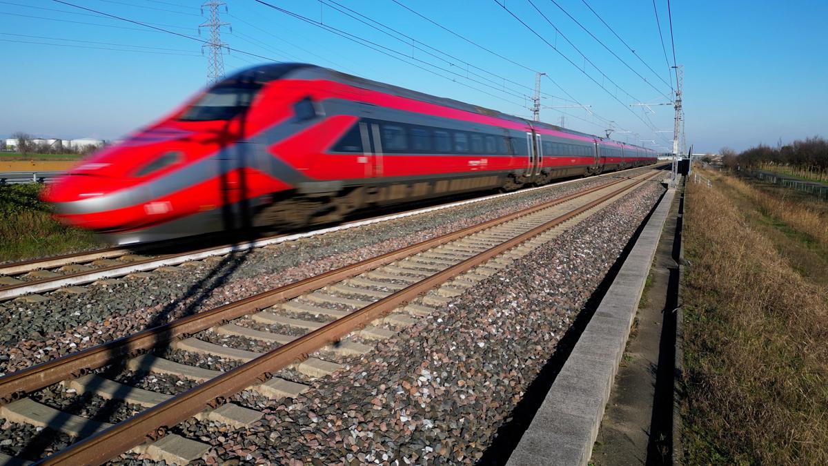 Treni, cambia la circolazione a Firenze: stop su alcune linee e ritardi fino a 2 ore e mezza - 
