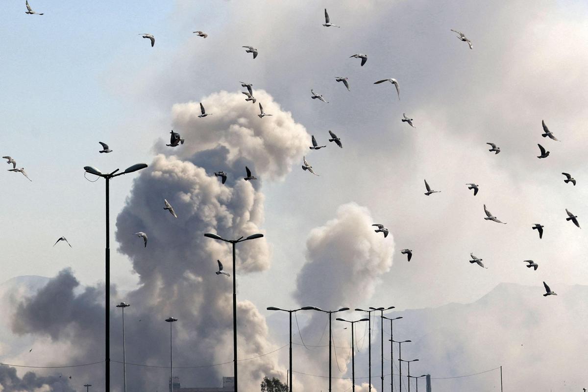 Nuovi raid Usa in Iran, Teheran risponde: colpite basi americane in Kuwait e Bahrein - 
