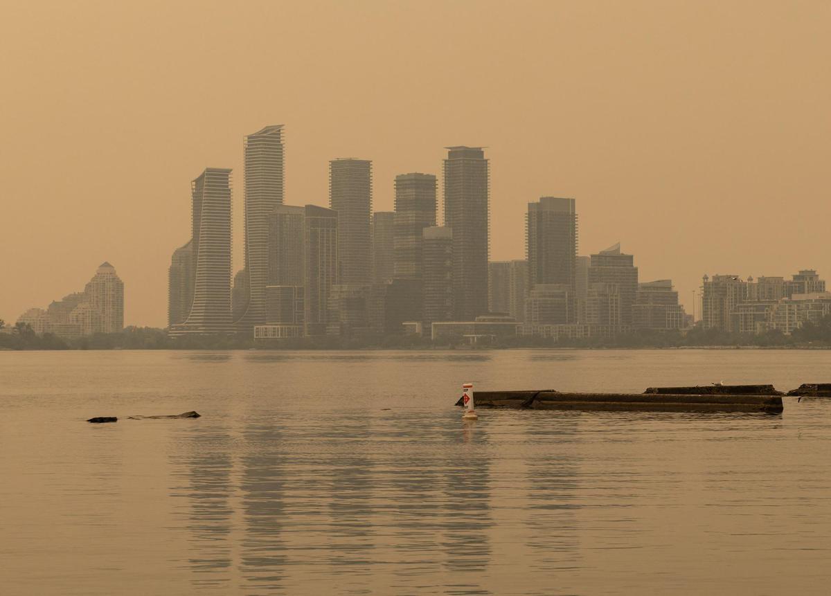Canada, oltre 200 incendi fuori controllo: il fumo 'invade' anche gli Usa - 